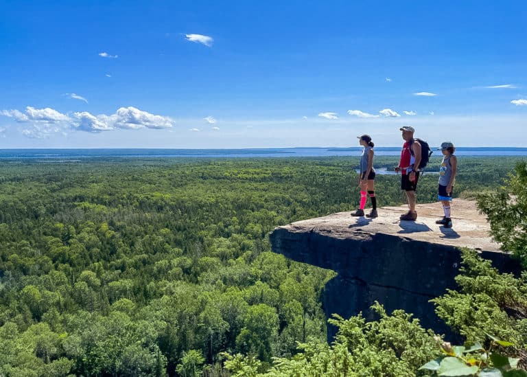 Manitoulin-Island-Cup-Saucer-trail-family-on-lookout