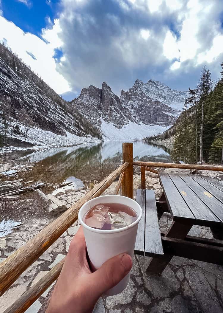 Hiking-Lake-Louise-Lake-Agnes-Tea-with-a-view