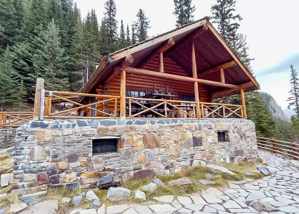 Things-to-do-in-Alberta-Banff-Lake-Louise-Lake-Agnes-Tea-House
