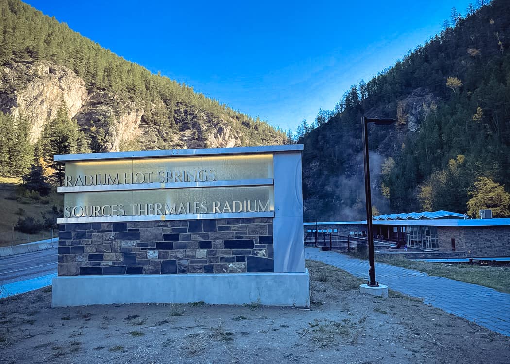 Kootenay-National-Park-Radium-Hot-Springs-sign