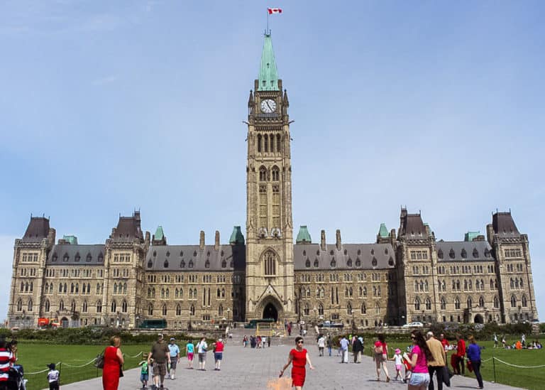 Ottawa-Parliament-Buildings-daytime