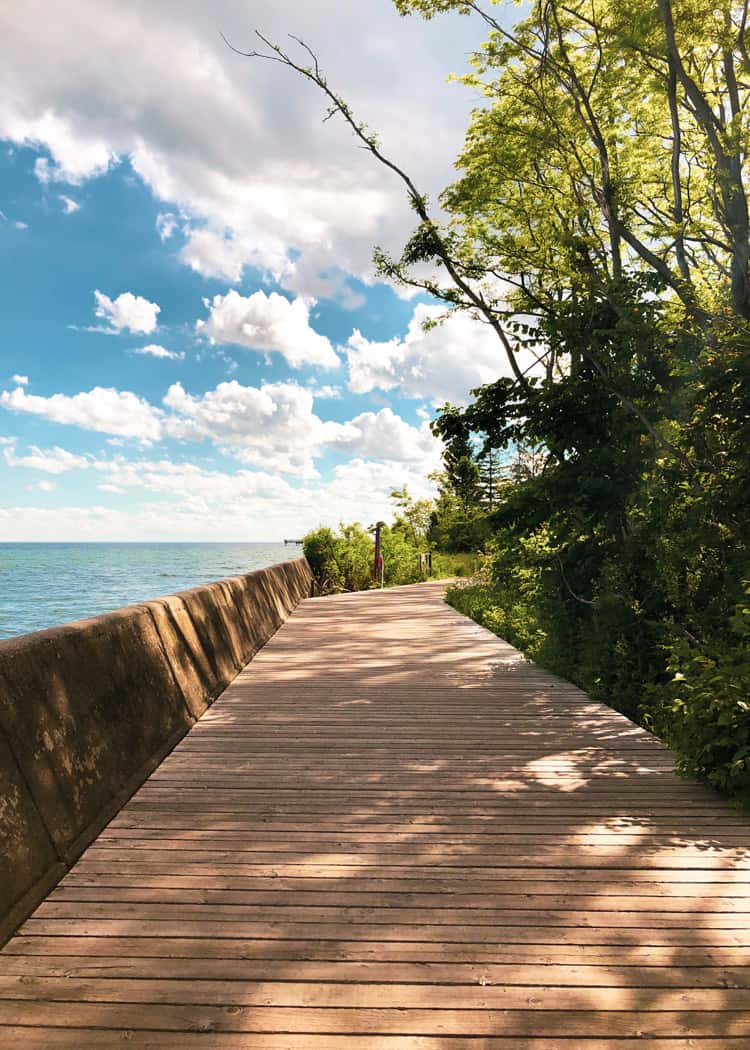 boardwalk-on-Toronto-Island