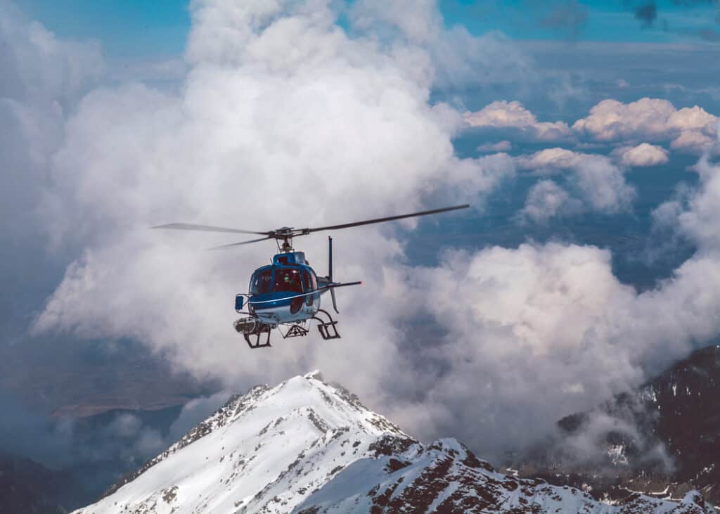 Jasper-Helicopter-Tours-Heli-flying-over-mountains-and-clouds