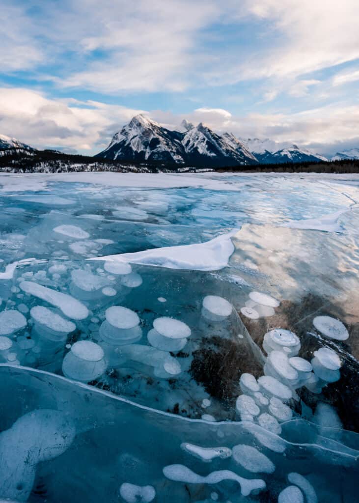 Winter-Helicopter-Tours-in-Jasper-Abraham-Lake