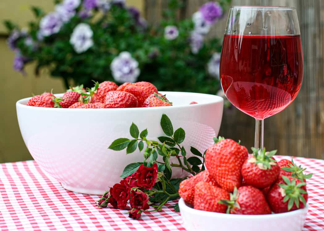 strawberries-and-wine