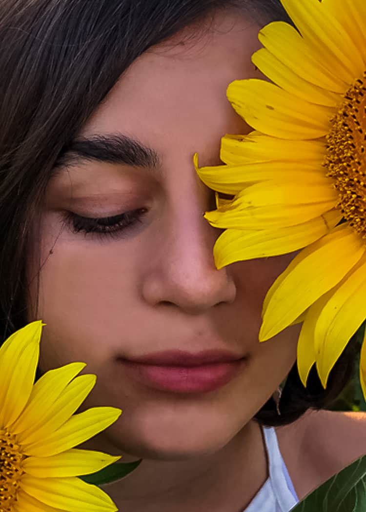Sunflower-Close-up-of-flowers-and-girls-Face