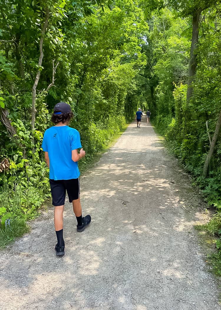 Kids-on-hiking-trail